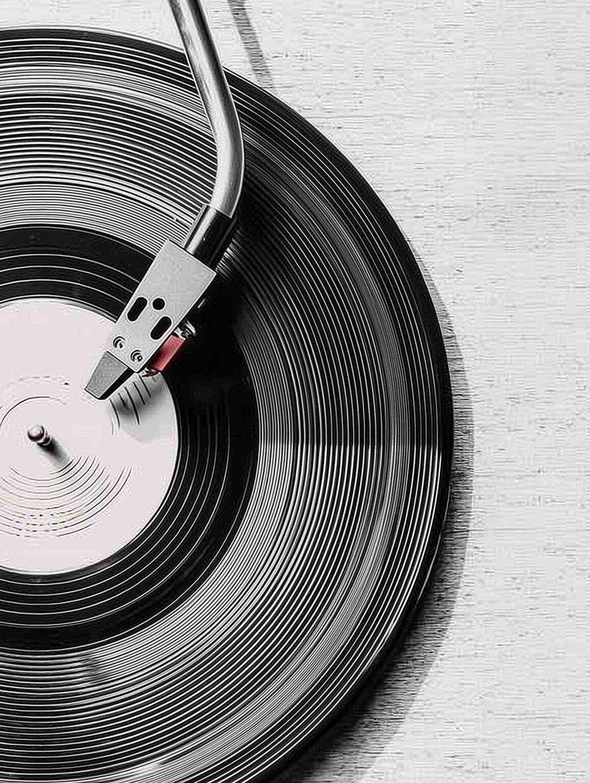 Close‑up record player and tonearm